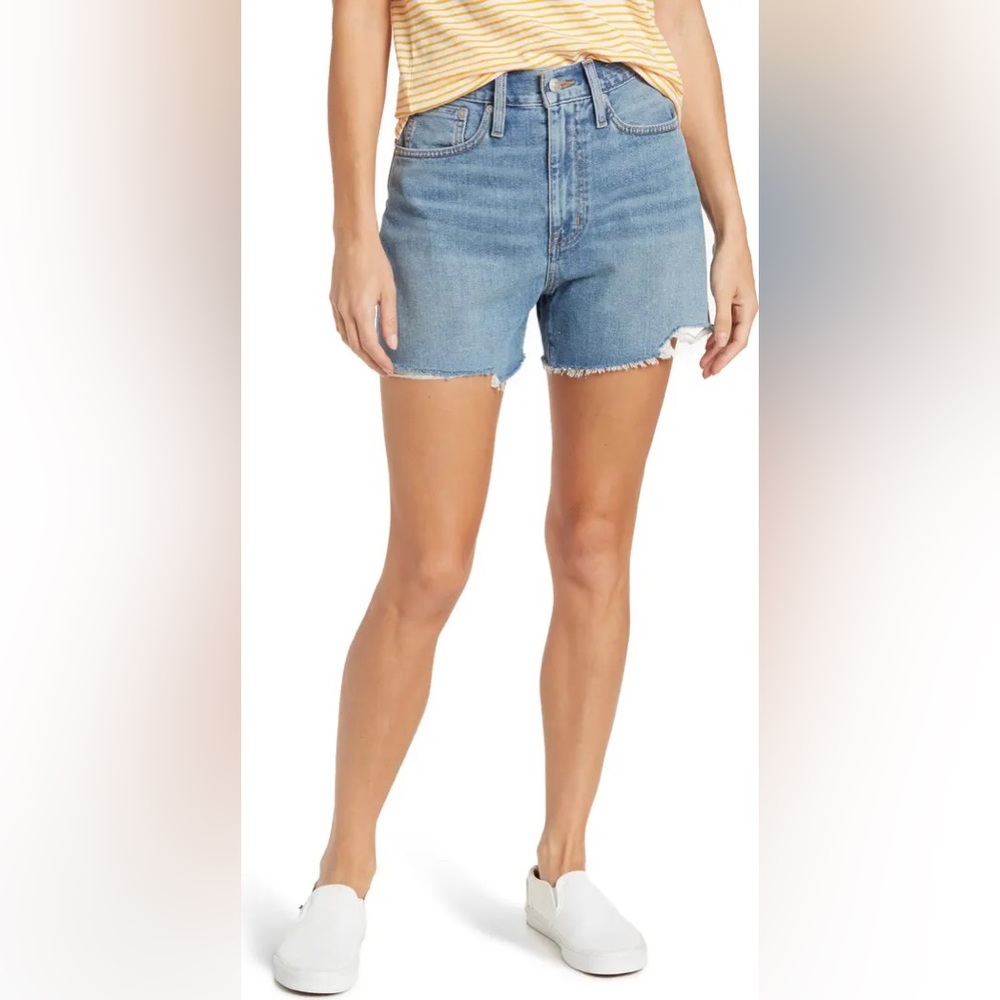 Madewell mom jean shorts with chewed hem bledsoe wash 33 NEW